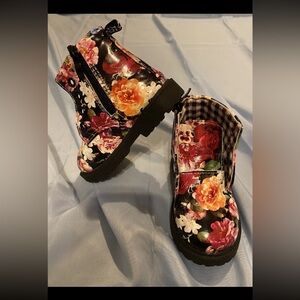 baby floral boots missing laces